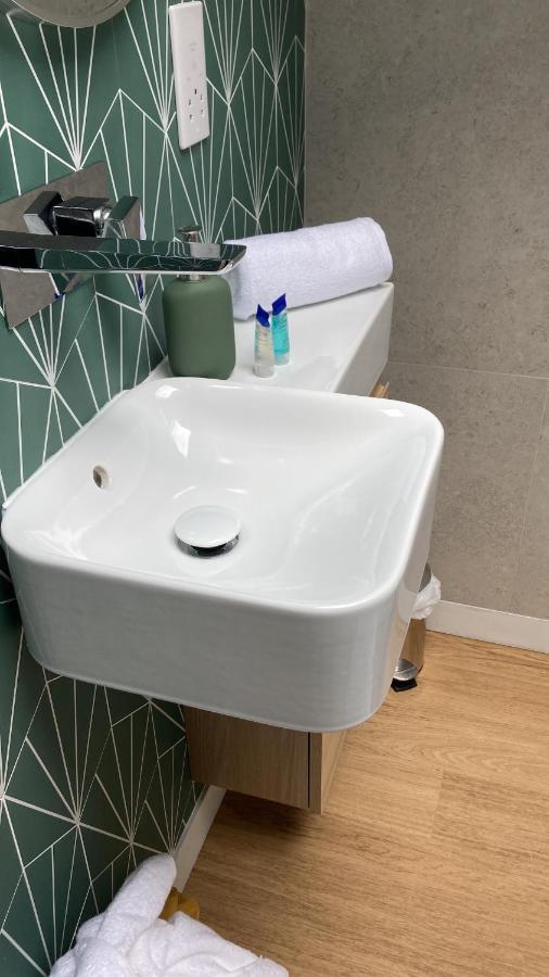 Central Ensuite Guest Unit With Ac And Free On-Street Parking ブライトン エクステリア 写真