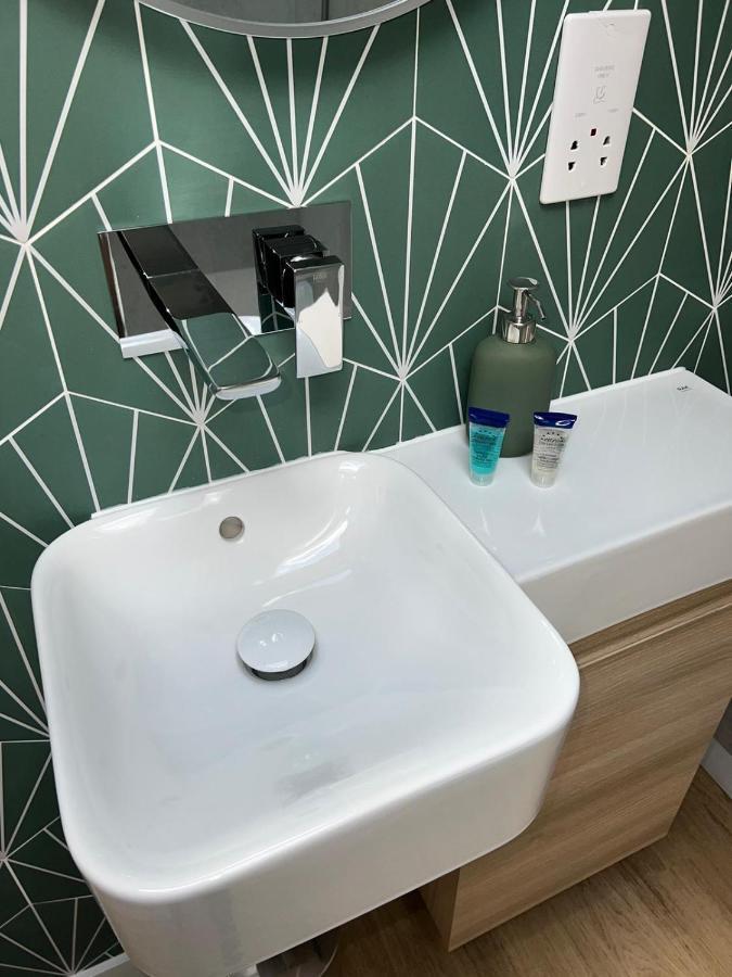 Central Ensuite Guest Unit With Ac And Free On-Street Parking ブライトン エクステリア 写真