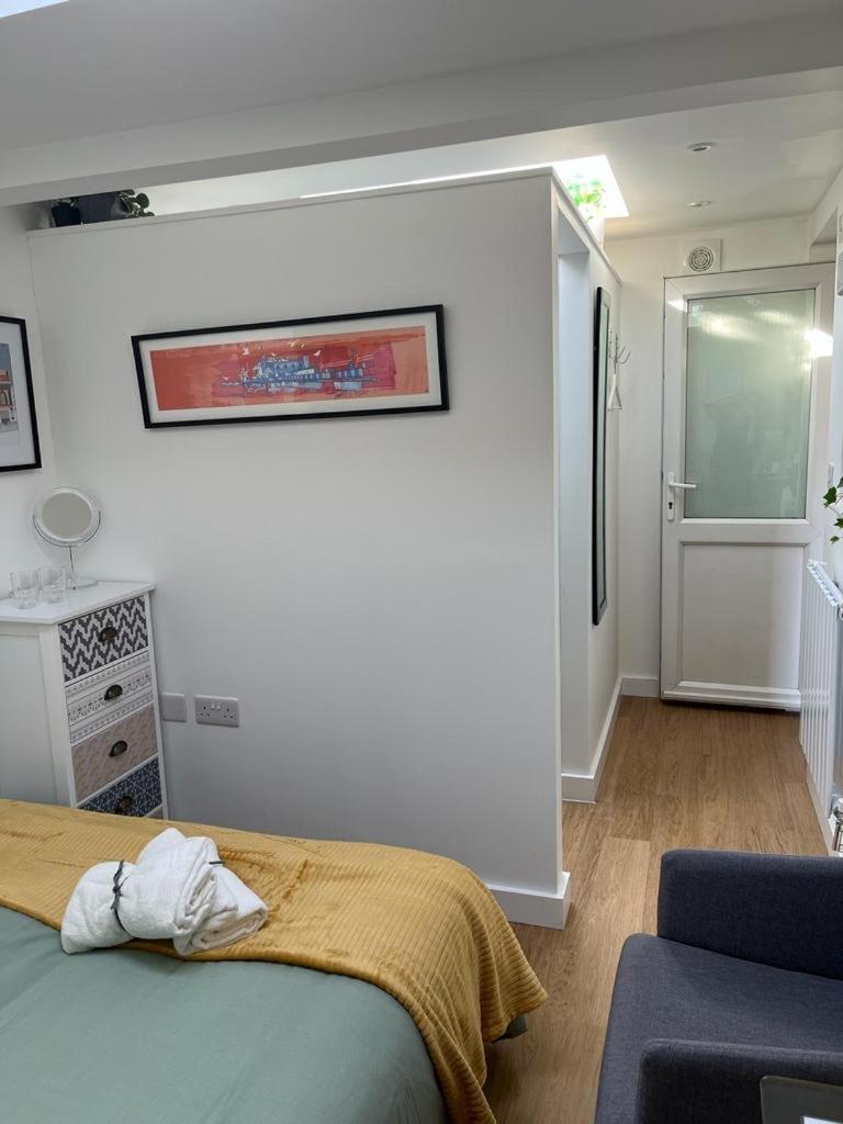 Central Ensuite Guest Unit With Ac And Free On-Street Parking ブライトン エクステリア 写真